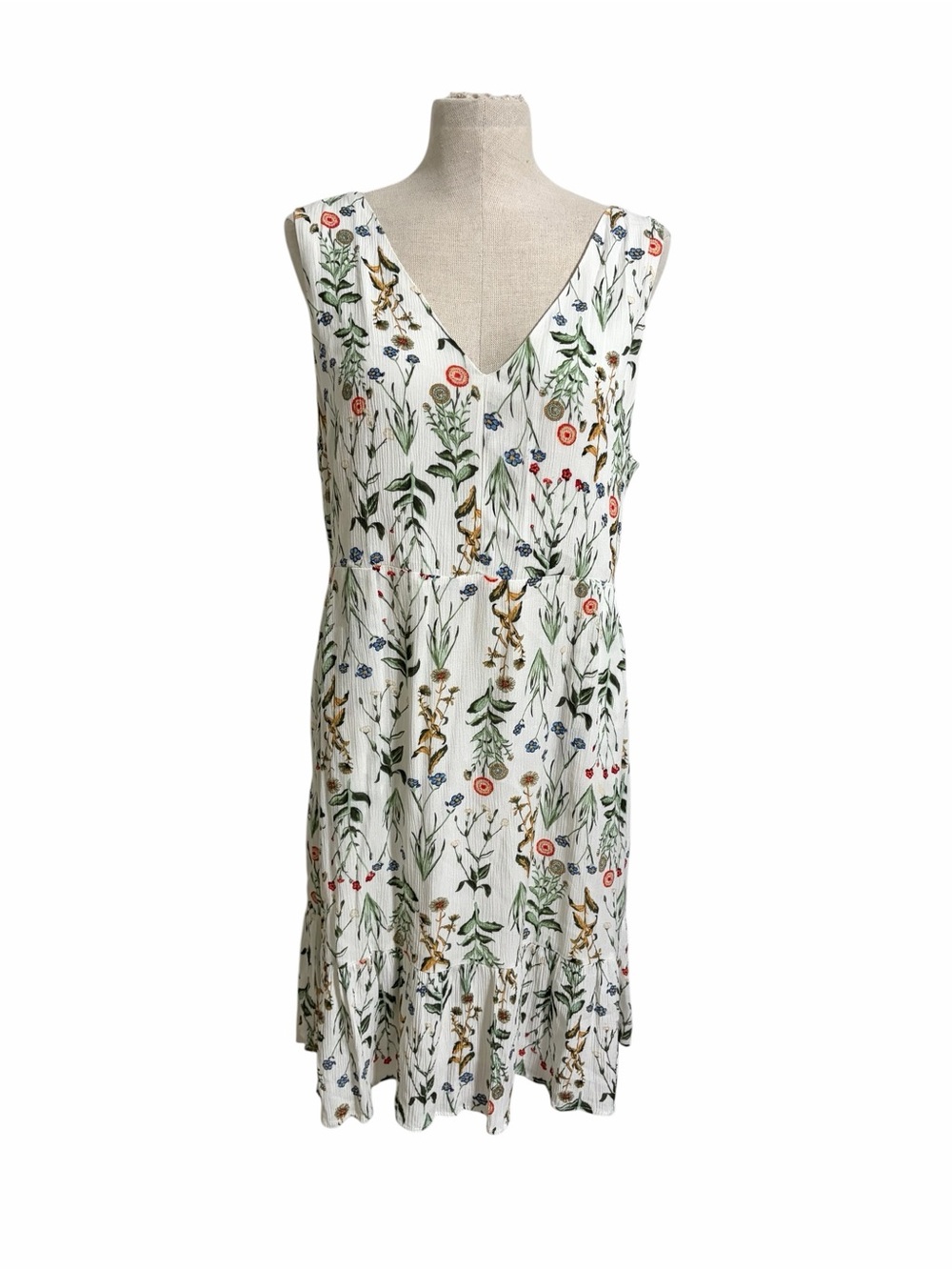 Floral V-Neck Midi Dress in White with Green Print Cottagecore‎ Feminine SZ 12